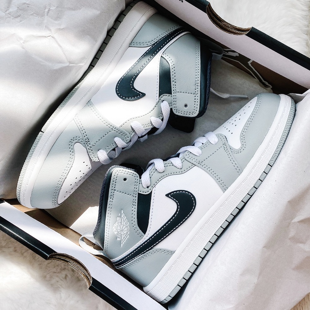 Nike air jordan 1 mid sneakers